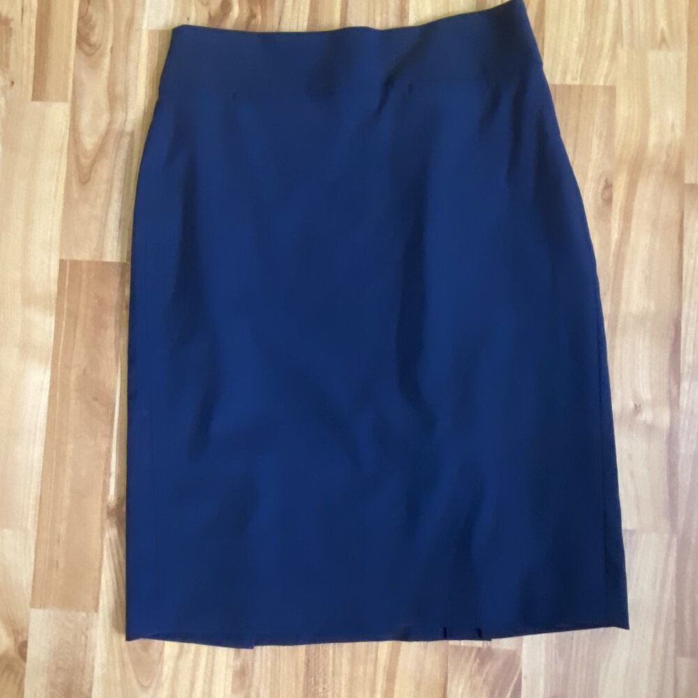 Banana Republic navy blue pencil skirt in lightweight wool with spandex